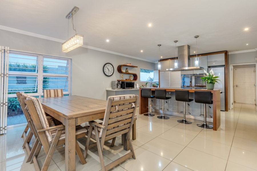 5 Bedroom Property for Sale in Douglasdale Gauteng