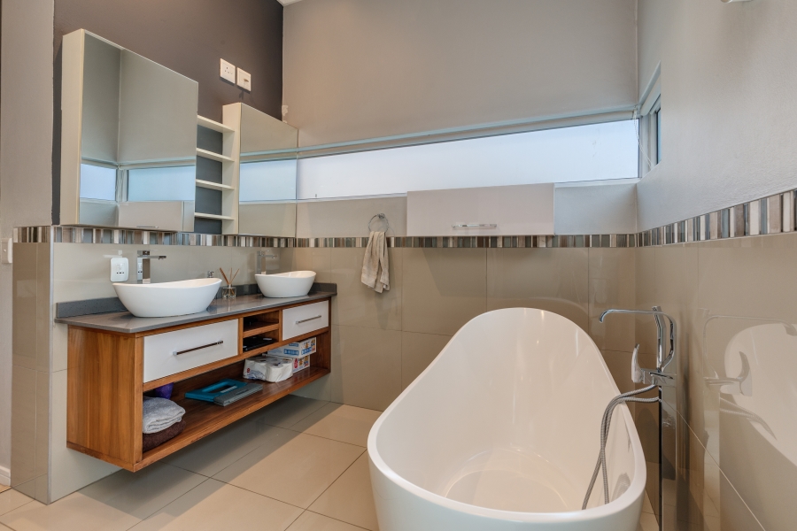 5 Bedroom Property for Sale in Douglasdale Gauteng