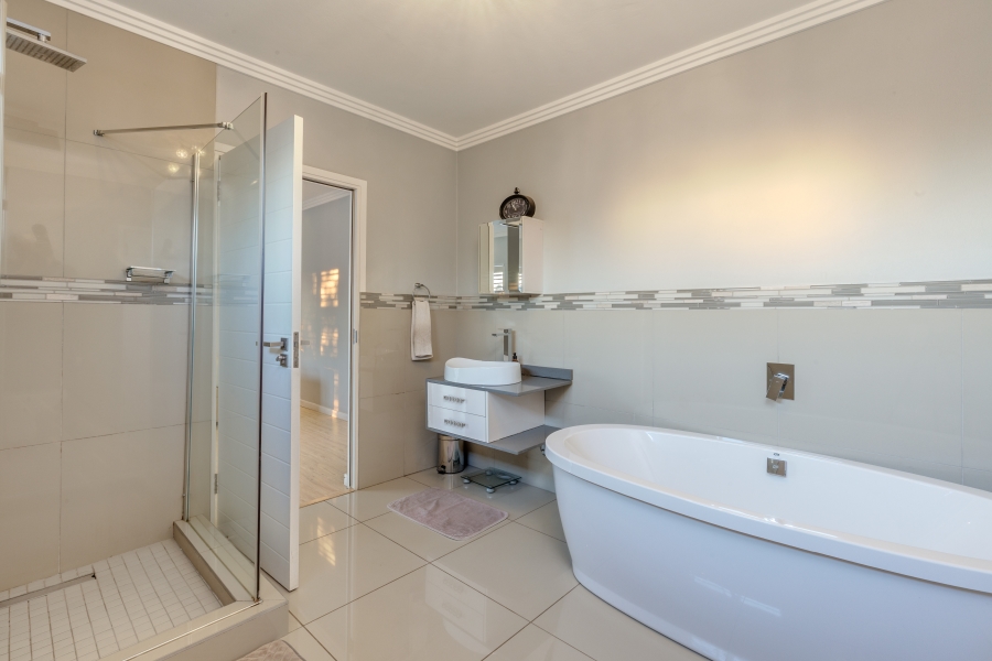 5 Bedroom Property for Sale in Douglasdale Gauteng