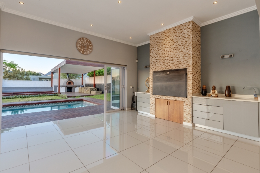 5 Bedroom Property for Sale in Douglasdale Gauteng