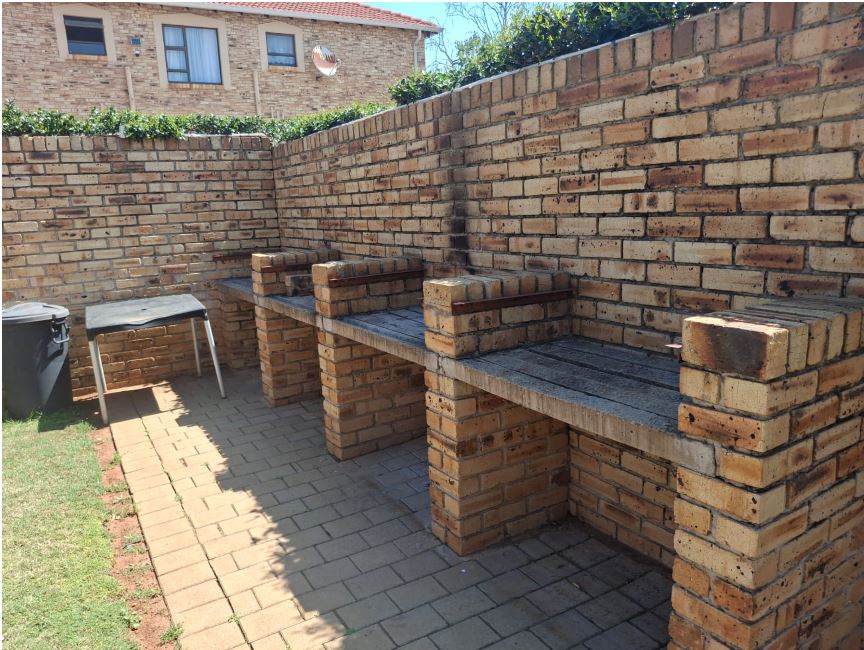 2 Bedroom Property for Sale in Randpoort Gauteng