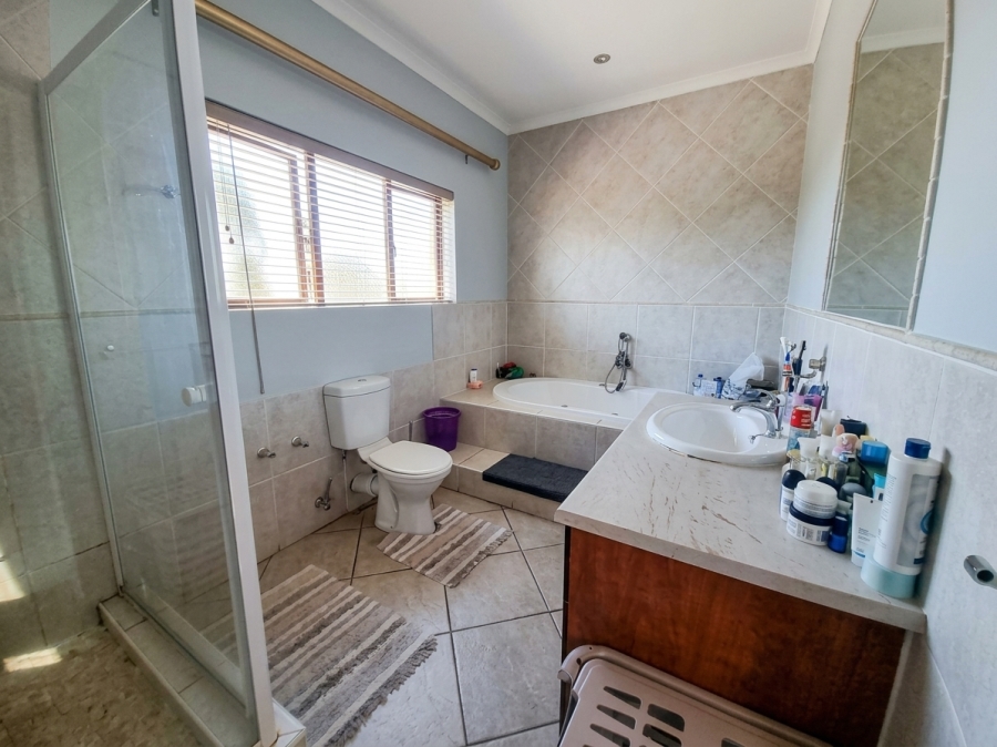 To Let 4 Bedroom Property for Rent in Noordheuwel Gauteng