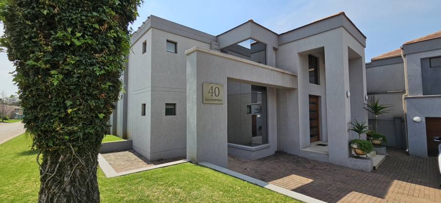 5 Bedroom Property for Sale in Three Rivers Proper Gauteng