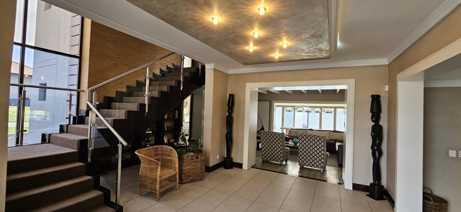 5 Bedroom Property for Sale in Three Rivers Proper Gauteng