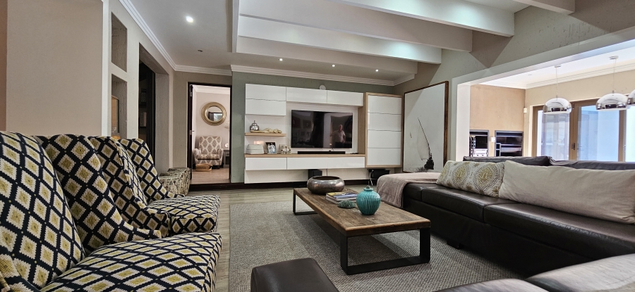 5 Bedroom Property for Sale in Three Rivers Proper Gauteng