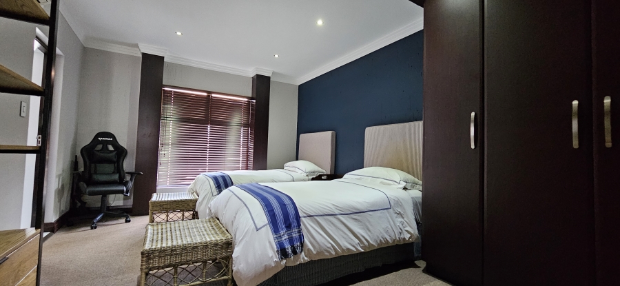 5 Bedroom Property for Sale in Three Rivers Proper Gauteng