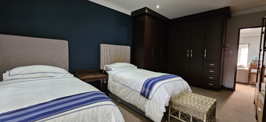 5 Bedroom Property for Sale in Three Rivers Proper Gauteng