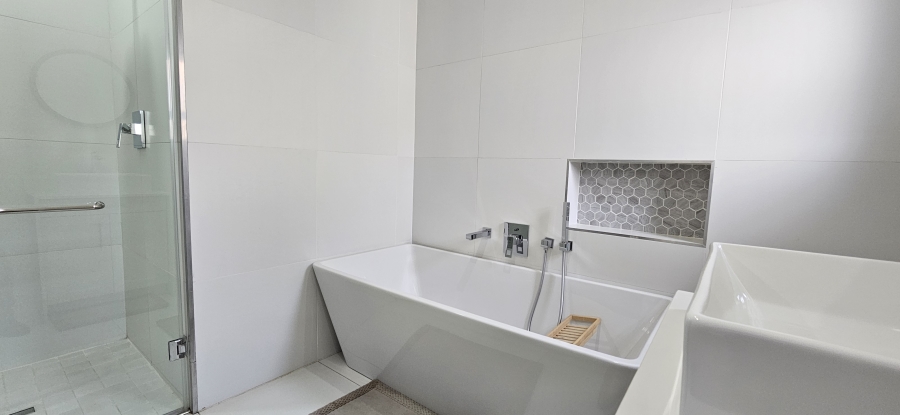 5 Bedroom Property for Sale in Three Rivers Proper Gauteng