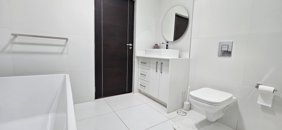 5 Bedroom Property for Sale in Three Rivers Proper Gauteng