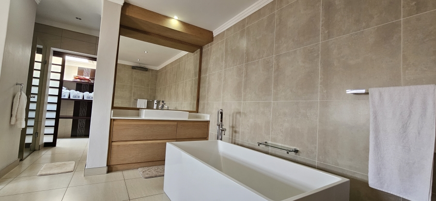 5 Bedroom Property for Sale in Three Rivers Proper Gauteng