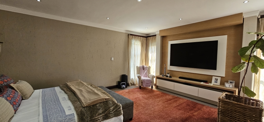 5 Bedroom Property for Sale in Three Rivers Proper Gauteng