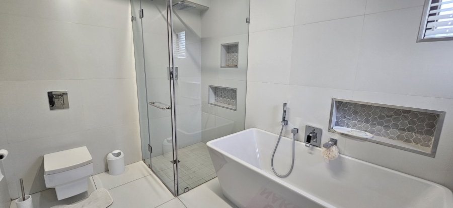 5 Bedroom Property for Sale in Three Rivers Proper Gauteng
