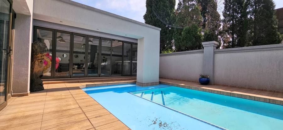 5 Bedroom Property for Sale in Three Rivers Proper Gauteng