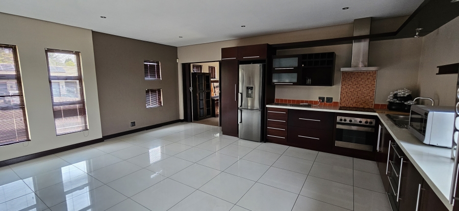 5 Bedroom Property for Sale in Three Rivers Proper Gauteng