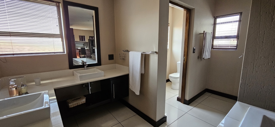 5 Bedroom Property for Sale in Three Rivers Proper Gauteng