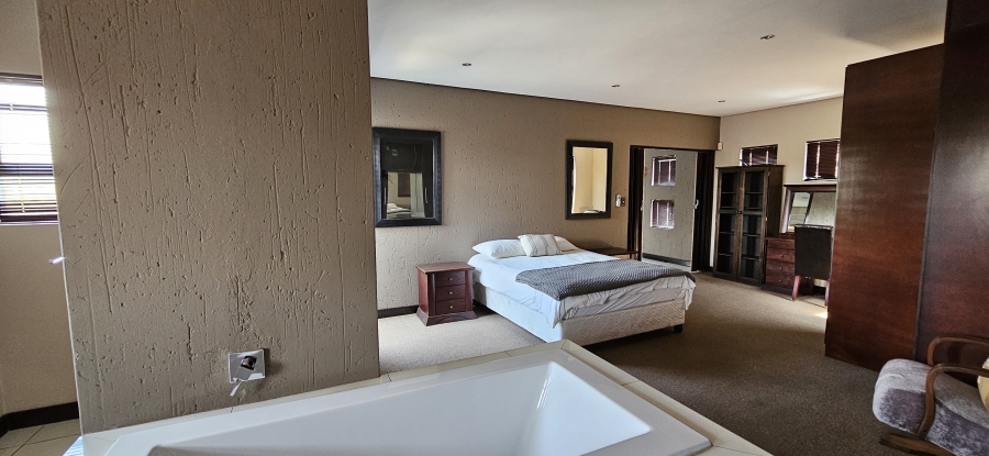 5 Bedroom Property for Sale in Three Rivers Proper Gauteng