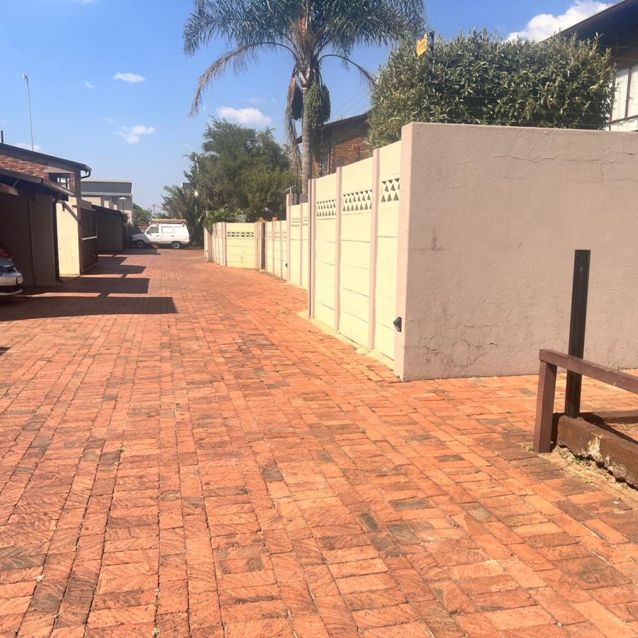 To Let 3 Bedroom Property for Rent in Brackenhurst Gauteng