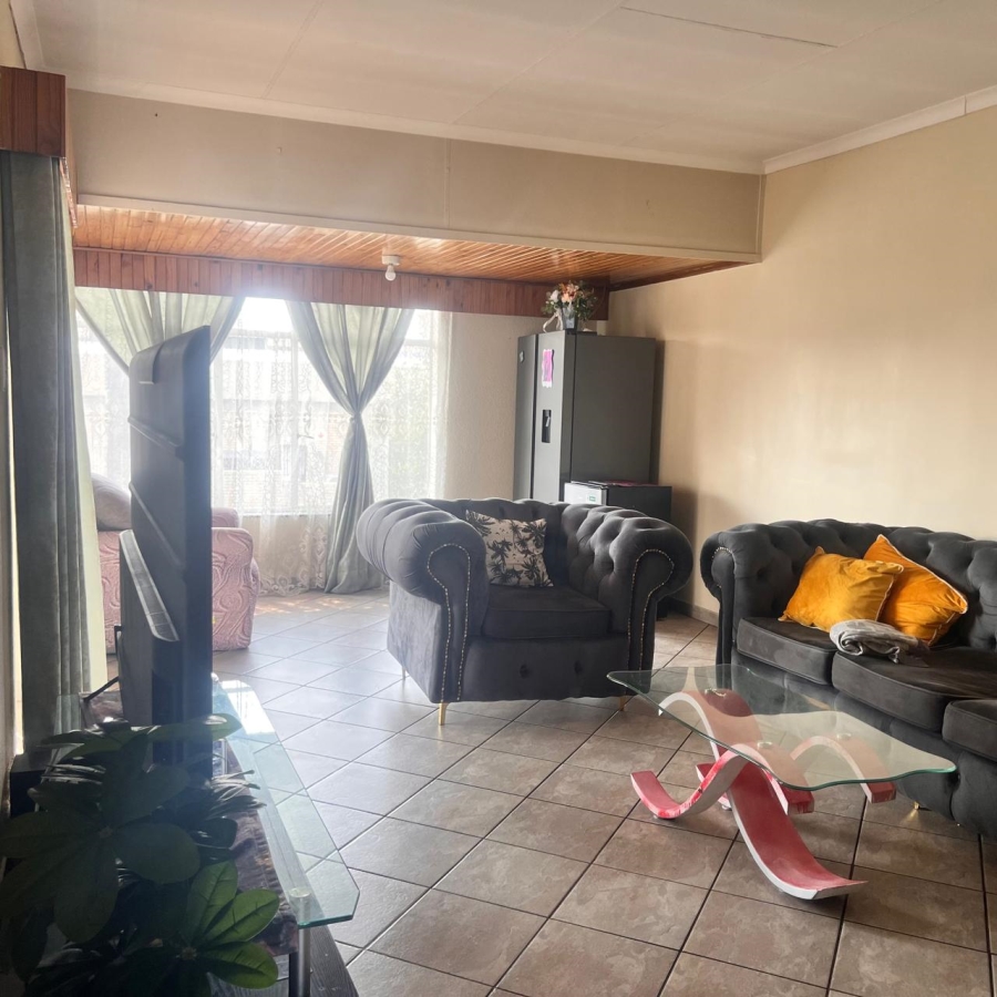 To Let 3 Bedroom Property for Rent in Brackenhurst Gauteng