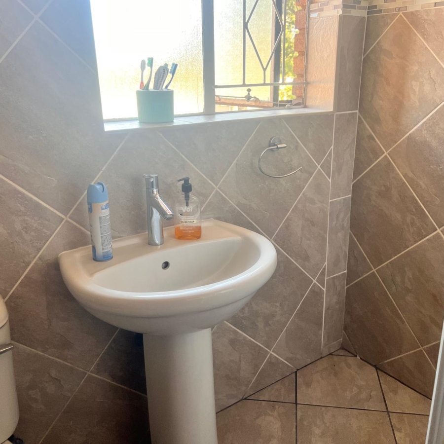 To Let 3 Bedroom Property for Rent in Brackenhurst Gauteng