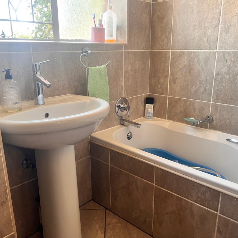 To Let 3 Bedroom Property for Rent in Brackenhurst Gauteng