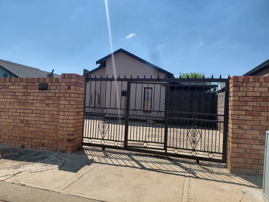 To Let 2 Bedroom Property for Rent in Protea Glen Gauteng