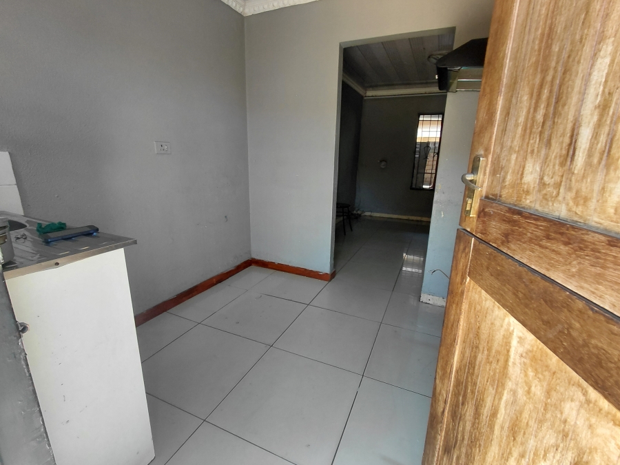 To Let 2 Bedroom Property for Rent in Protea Glen Gauteng