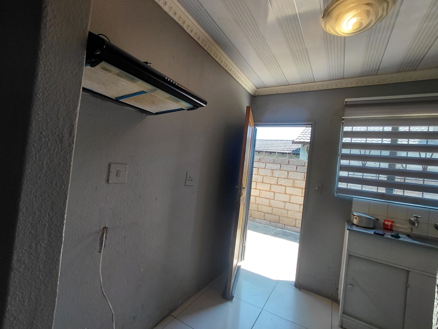 To Let 2 Bedroom Property for Rent in Protea Glen Gauteng
