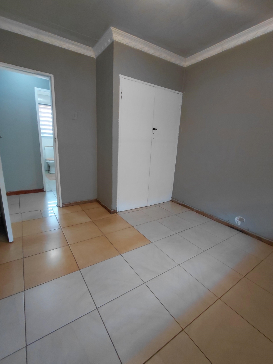 To Let 2 Bedroom Property for Rent in Protea Glen Gauteng