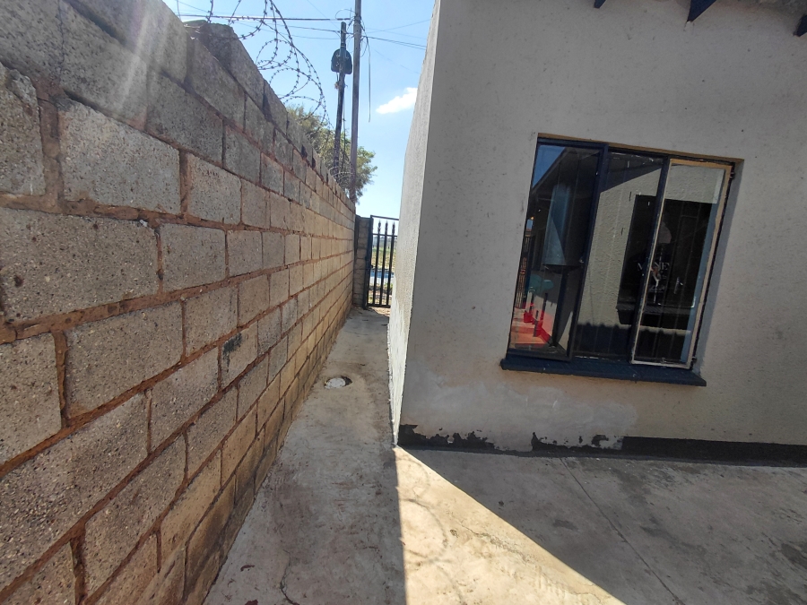 To Let 2 Bedroom Property for Rent in Protea Glen Gauteng