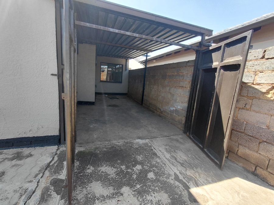 To Let 2 Bedroom Property for Rent in Protea Glen Gauteng