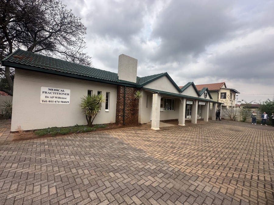 To Let Commercial Property for Rent in Discovery Gauteng