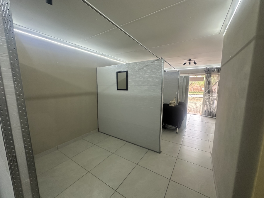 To Let Commercial Property for Rent in Discovery Gauteng