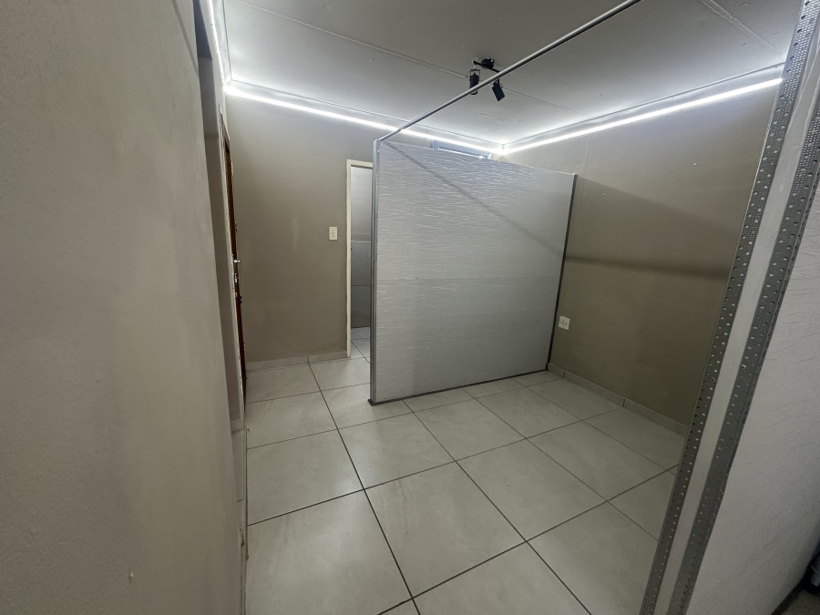 To Let Commercial Property for Rent in Discovery Gauteng