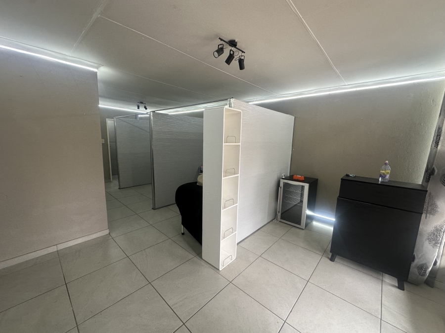 To Let Commercial Property for Rent in Discovery Gauteng