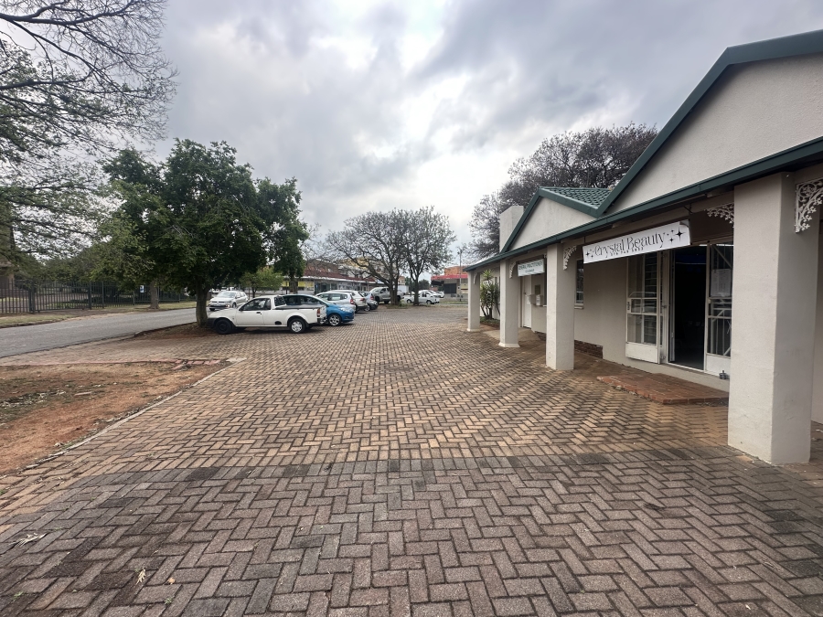To Let Commercial Property for Rent in Discovery Gauteng