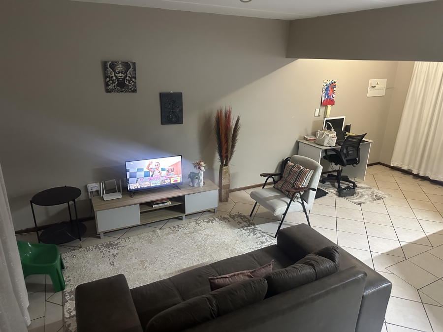 To Let 2 Bedroom Property for Rent in Little Falls Gauteng