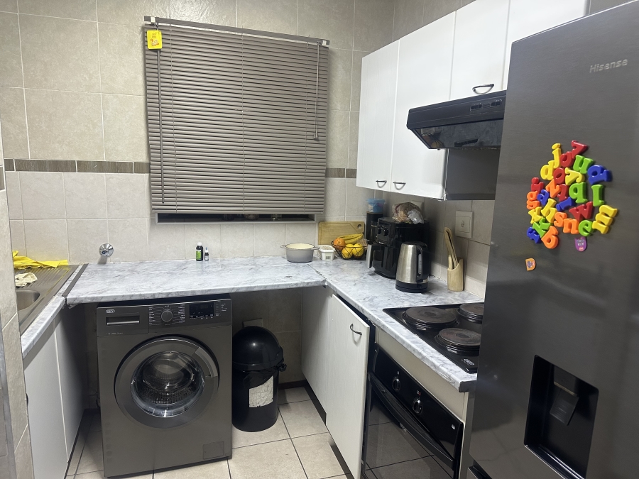 To Let 2 Bedroom Property for Rent in Little Falls Gauteng