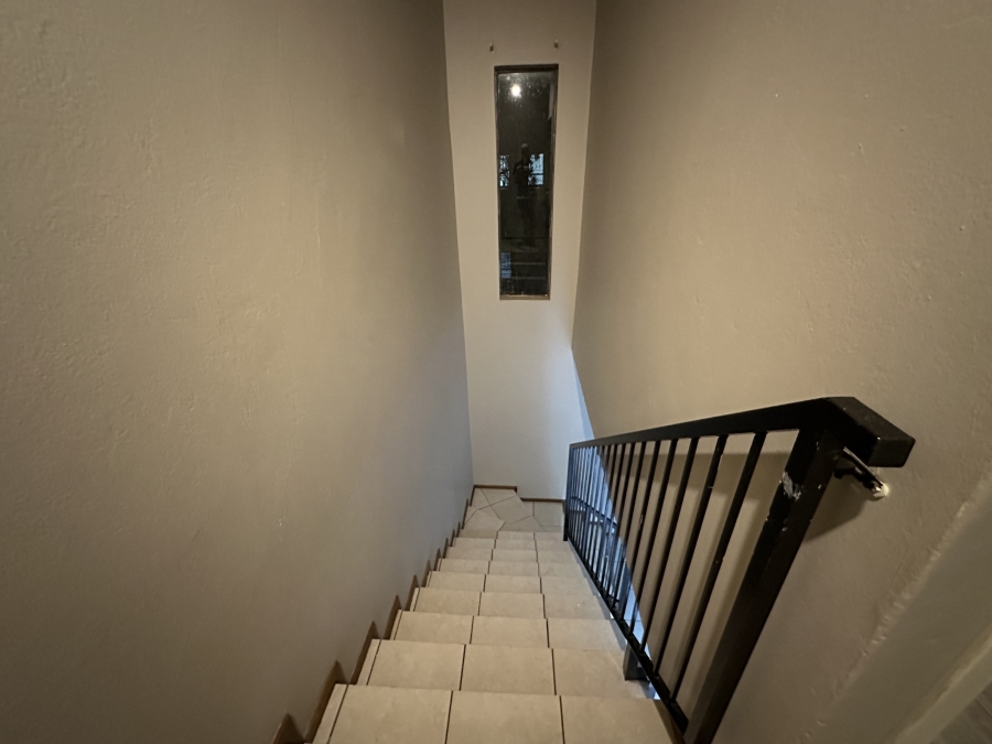 To Let 2 Bedroom Property for Rent in Little Falls Gauteng
