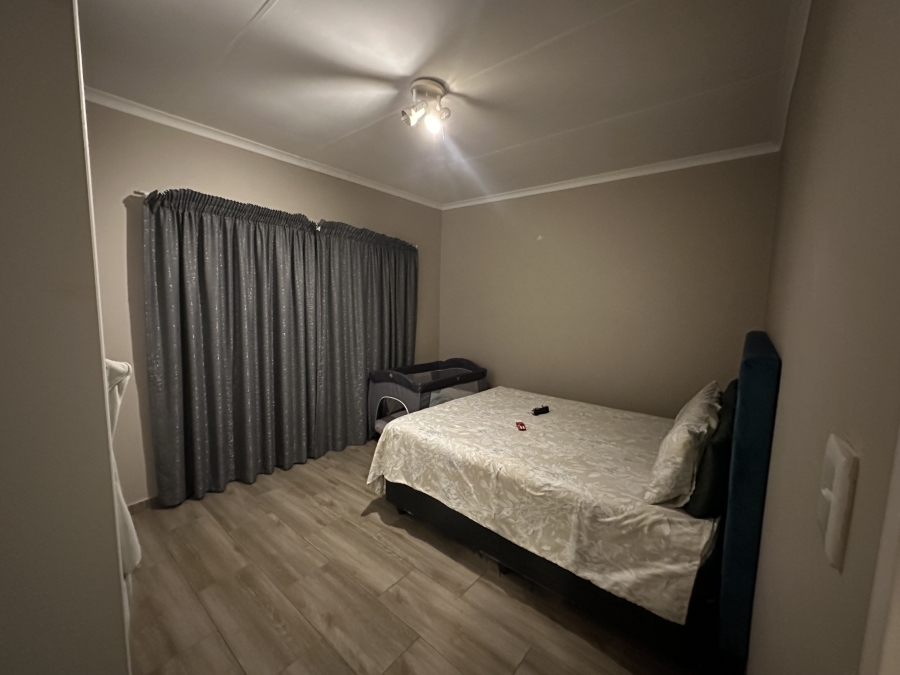 To Let 2 Bedroom Property for Rent in Little Falls Gauteng