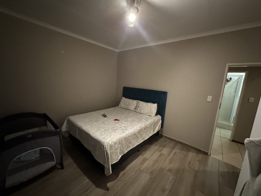 To Let 2 Bedroom Property for Rent in Little Falls Gauteng