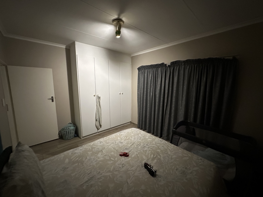To Let 2 Bedroom Property for Rent in Little Falls Gauteng