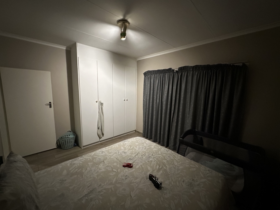 To Let 2 Bedroom Property for Rent in Little Falls Gauteng