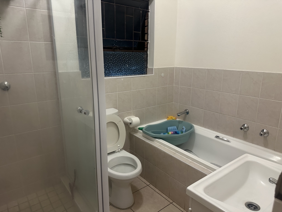 To Let 2 Bedroom Property for Rent in Little Falls Gauteng