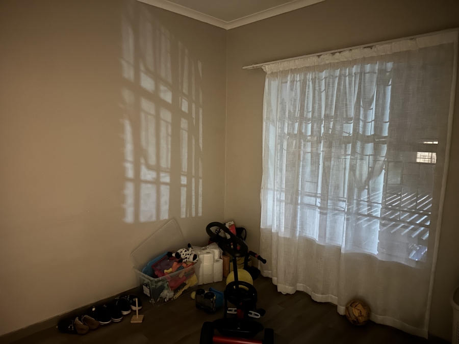 To Let 2 Bedroom Property for Rent in Little Falls Gauteng