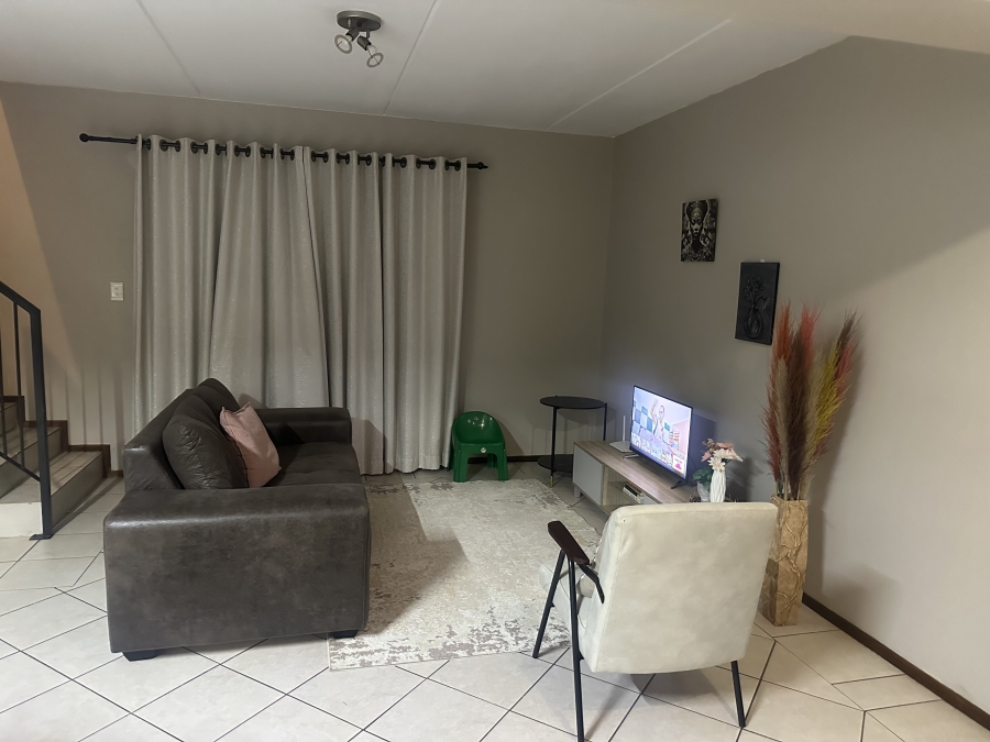 To Let 2 Bedroom Property for Rent in Little Falls Gauteng