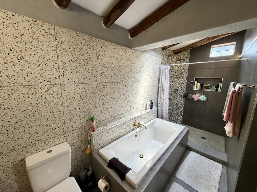 4 Bedroom Property for Sale in Garsfontein Gauteng