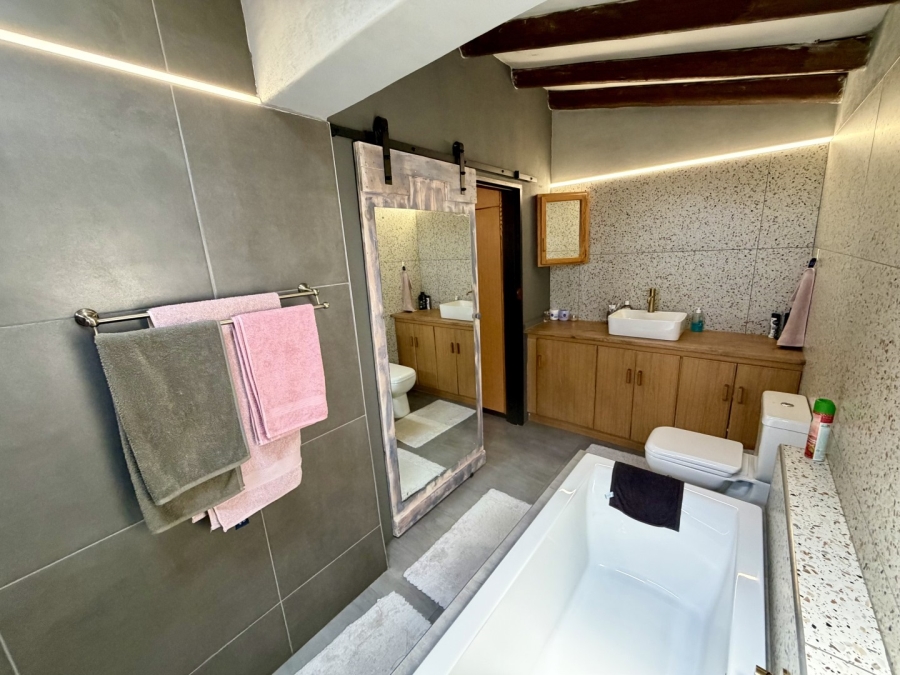 4 Bedroom Property for Sale in Garsfontein Gauteng
