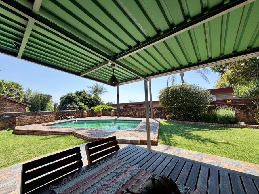 4 Bedroom Property for Sale in Garsfontein Gauteng