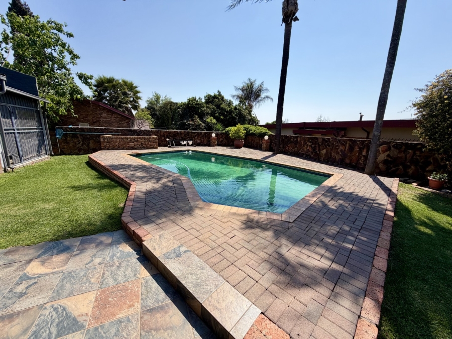4 Bedroom Property for Sale in Garsfontein Gauteng