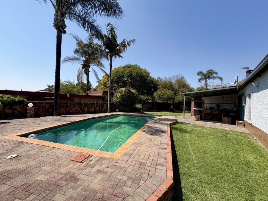 4 Bedroom Property for Sale in Garsfontein Gauteng